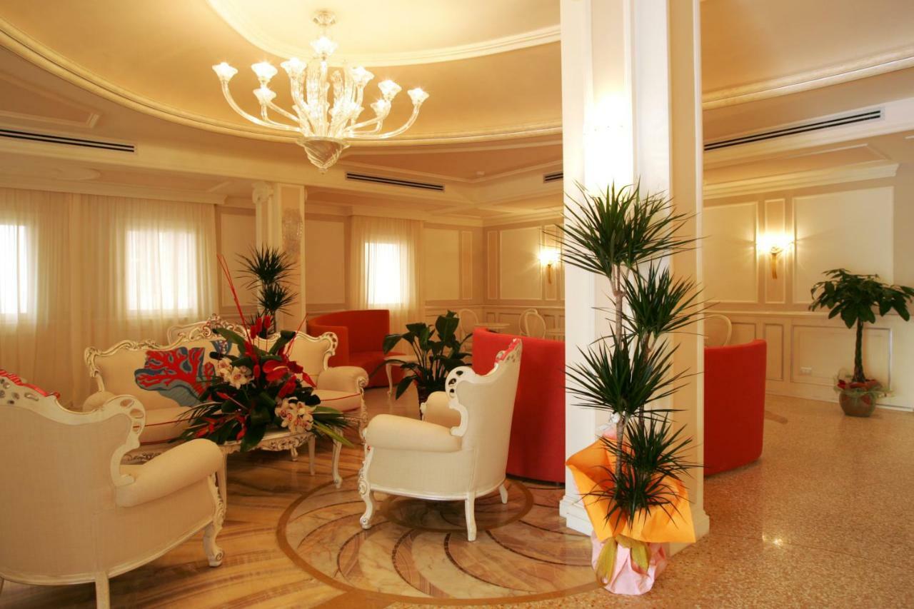 Palace Hotel Vieste Esterno foto